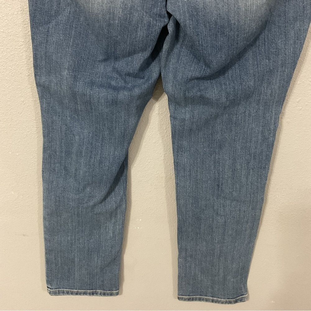Torrid Premium Boyfriend Jeans with Floral Embroidery and distressed Size 16 - Picture 8 of 12